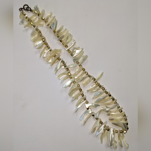 VTG IRIDESCENT SHELL & GOLD TONE SPACER NECKLACE - Picture 1 of 11